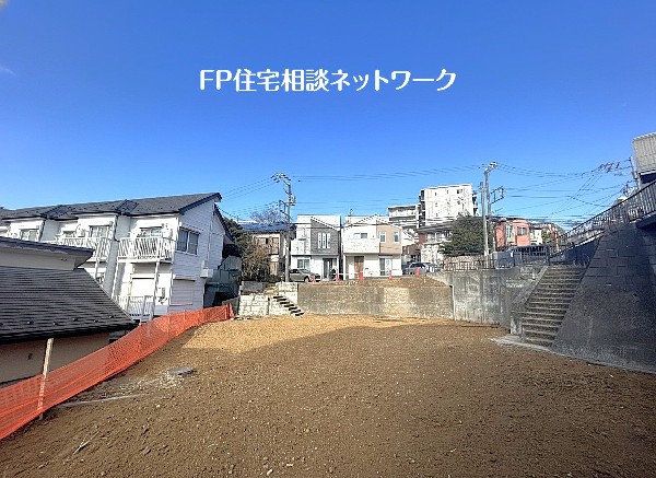 外観:毎日のお散歩も快適な緑に恵まれたエリアで、自然に包まれた穏やかな暮らしを実現するための、ゆとりある住環境が整っています。緑の潤いを感じながらホッと生活できそう。