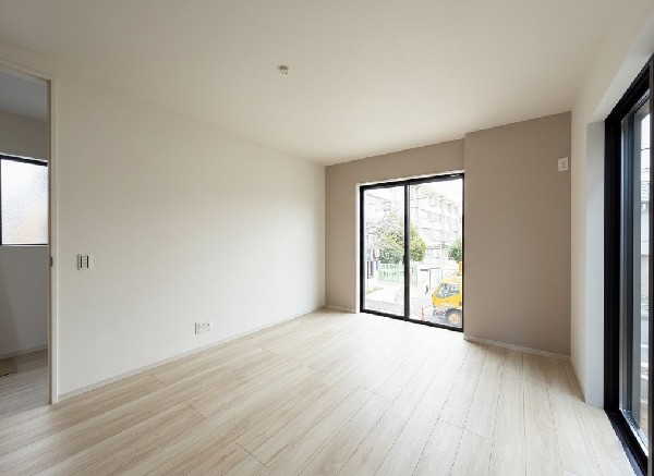 リビングを通過して2階へと登れるリビングイン階段仕様です。ただいま！おかえり！の声が響き渡る、毎日大切な家族とコミュニケーションが取れる家族思いの間取りを作りました。