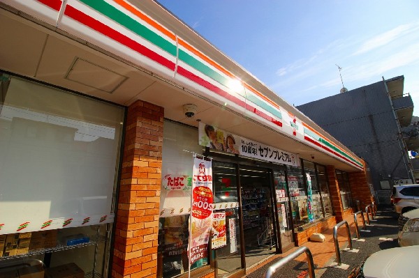 周辺環境:セブンイレブン川崎東長沢店(セブンミールは大好評です。お弁当、惣菜、コーヒーと人気商品が目白押しのセブンイレブンが最寄なのは嬉しい。)