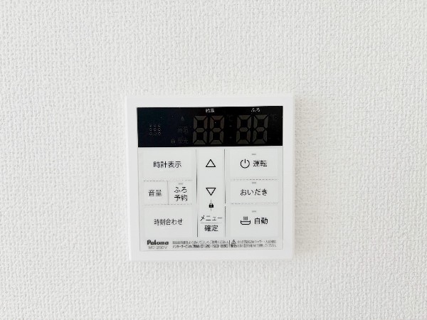 設備ワンタッチでお湯張りや保温が可能なフルオートバス。仕事や塾などパパやお子様の入浴時間が異なる家でも、保温機能でいつでも快適に入浴が可能です。