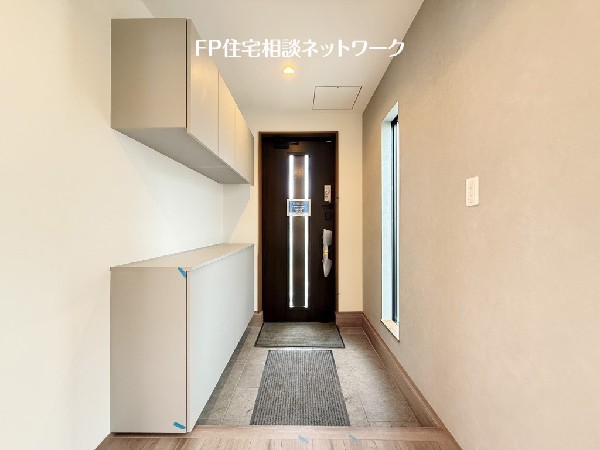 玄関ホールがスッキリ広々としていると帰る時も出ていく時も気持ちが良い。来客を出迎える玄関が綺麗ならその家の印象が良くなる。