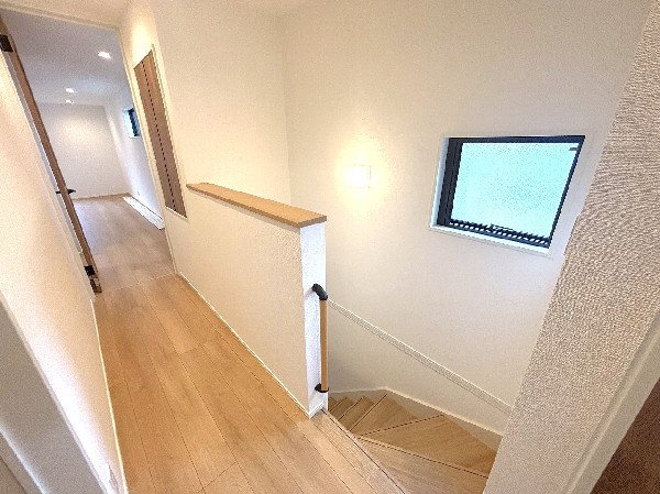 毎日のお散歩も快適な緑に恵まれた閑静な住宅地は、伸び伸びスローライフを叶えてくれます。自然豊富な季節の移ろいを身近に感じられる環境で子育てすれば、お子様もきっと素直に成長してくれるはずです！