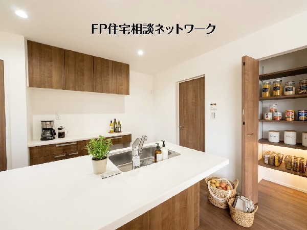 【パントリー】本画像はAIがCGで小物を作成しており、実際の現地に家具は設置されておりません。また、販売価格に家具・小物等は含まれておりません。