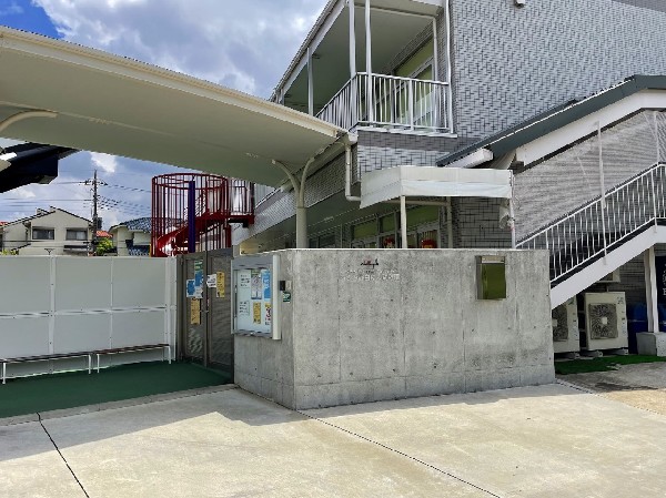 周辺環境:あざみ野白ゆり幼稚園　(いろいろなことを体験し、人とも触れ合いの中で心を大切に、そして積極的に前向きに自分で考えて行動できる子を育む保育をしています。)