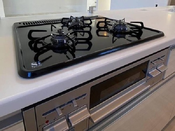 建物プラン例　建物価格2000万円（税込）建物面積面積100m2　浴室には乾燥機が付いているので雨の日のお洗濯にや湿気の多い梅雨の時期などのカビ対策にもなる嬉しい設備。