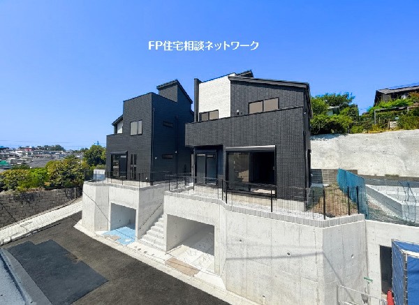 外観:【類似外観同仕様】施工例のため分譲中の建物とは外壁、屋根開口部等の形状・仕様が異なります