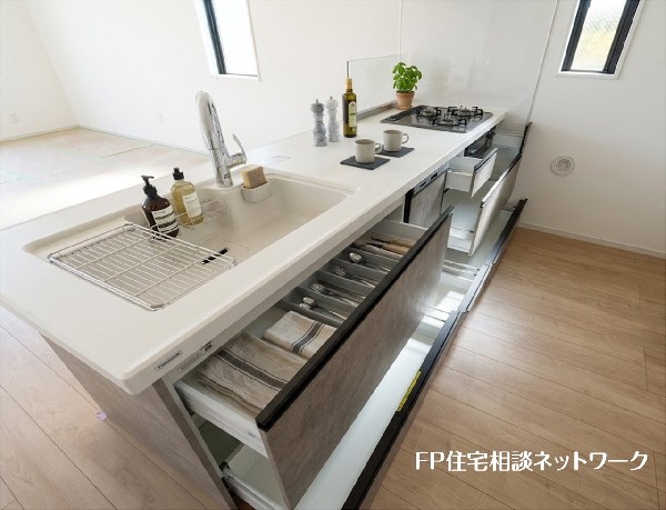 本画像はAIがCGで小物などを生成しているため、実際の現地には設置されておりません。 