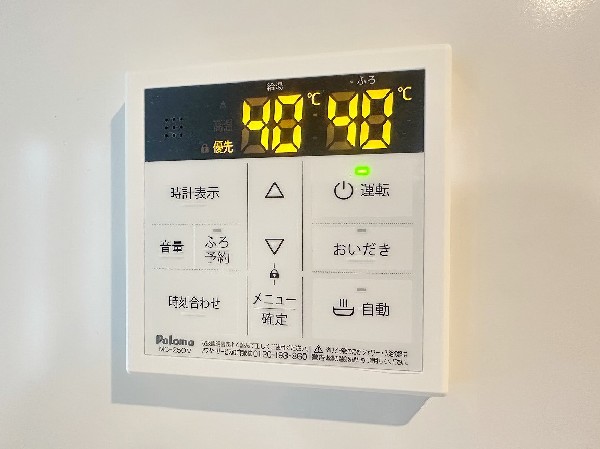 同仕様設備：省エネ給湯器　従来型より熱効率が高く、少ない燃料でたくさんのお湯を沸かすことが出来る給湯器。