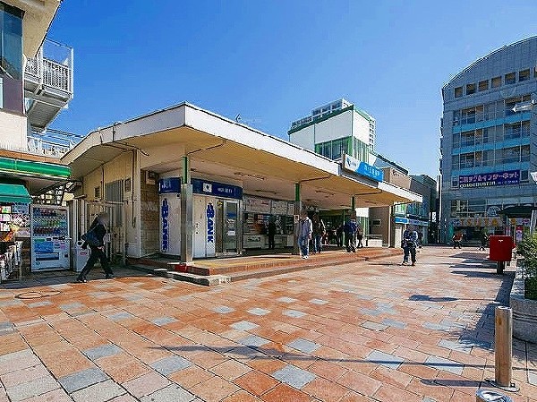周辺環境:向ヶ丘遊園駅　(小田急線急行停車駅の「向ヶ丘遊園」駅。周辺には商業施設や銀行等の施設が揃っています。)