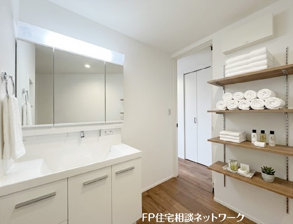 【洗面脱衣室】  本画像はAIがCGで家具を作成しており、実際の現地に家具は設置されておりません。また、販売価格に家具等は含まれておりません。