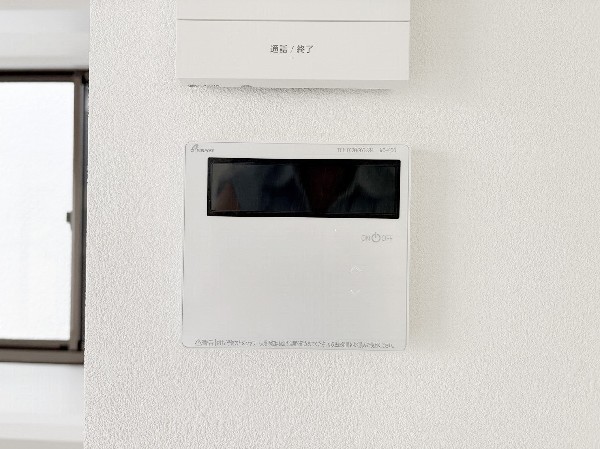 【フルオートバス】ワンタッチでお湯張りや保温が可能なフルオートバス。仕事や塾などパパやお子様の入浴時間が異なる家でも、保温機能でいつでも快適に入浴が可能です。