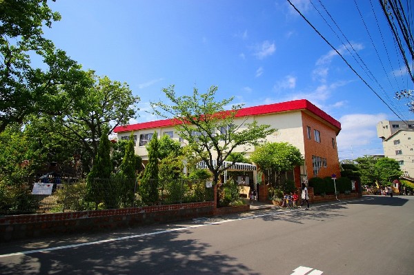 周辺環境:宮前幼稚園　(今この瞬間を、わくわく生き活きとびっきり輝いて生きてほしい。そんな思いで園づくりをしています。)