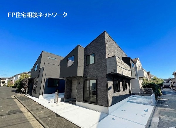 外観:【類似外観同仕様】施工例のため分譲中の建物とは外壁、屋根開口部等の形状・仕様が異なります。