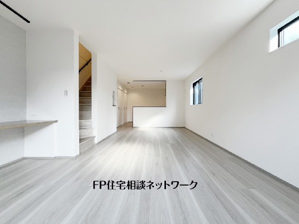 大切な家族が集まるからこそLDKにはこだわりたい。日当たりのよい広いＬＤＫを、子供たちが元気に走り回っている姿を見た時「広い家にして良かった」と思う。