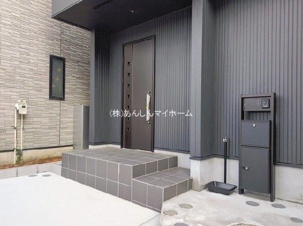 外観:玄関、宅配ボックス