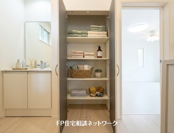 【パントリー】  本画像はAIがCGで家具・小物を作成しており、実際の現地に家具・小物は設置されておりません。また、販売価格に家具・小物等は含まれておりません。