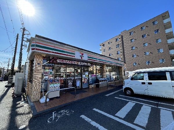 周辺環境:セブンイレブン川崎宿河原4丁目店　(セブンミールは大好評です。公共料金の支払いなど色々な用途があるコンビニは今や必須ですね。)