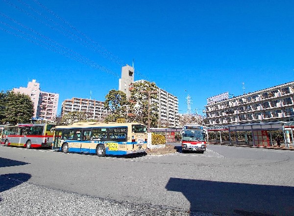 周辺環境:市が尾駅　(閑静な住宅街にある駅らしく、バス便も利用しやすい駅です。周辺にはスーパー、ドラッグストア、ホームセンターなどが集まる、生活しやすい環境です。)