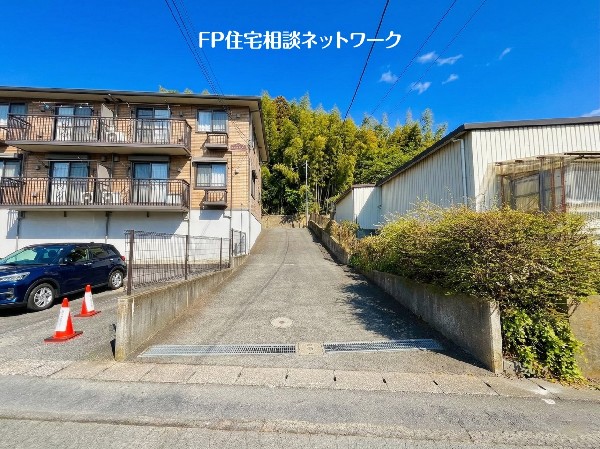 外観:毎日のお散歩も快適な緑に恵まれた閑静な住宅地は、伸び伸びスローライフを叶えてくれます。自然豊富な季節の移ろいを身近に感じられる環境で子育てすれば、お子様もきっと素直に成長してくれるはずです！