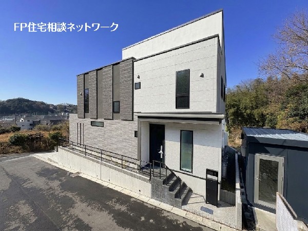 外観:【類似外観同仕様】施工例のため分譲中の建物とは外壁、屋根開口部等の形状・仕様が異なります