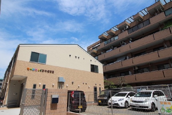 周辺環境:ちゃいれっく新作保育園(「元気な子」「思いやりのある子」「最後までがんばる子」を目標として個々の成長、発達を見つめた保育を目指す。)