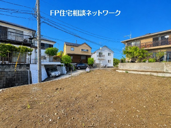 外観:閑静な住宅地で子育て家族にピッタリ。毎日のお散歩も快適な緑に恵まれたエリアで、自然に包まれた穏やかな暮らしを実現するための、ゆとりある住環境が整っています。緑の潤いを感じながらホッと生活できそう。