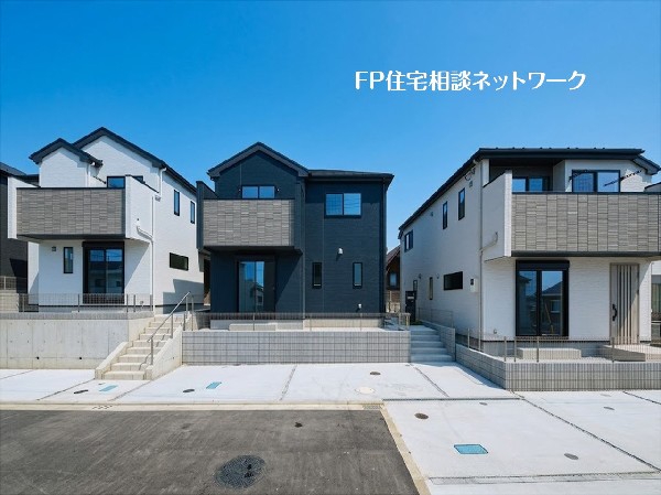 外観:【類似外観同仕様】施工例のため分譲中の建物とは外壁、屋根開口部等の形状・仕様が異なります。