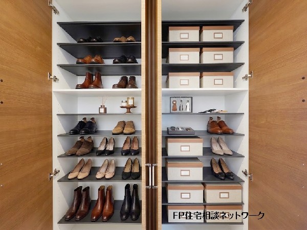 ■下駄箱■本画像はAIがCGで家具作成しており、実際の現地に家具は設置されておりません。また、販売価格に家具、小物等は含まれておりません。