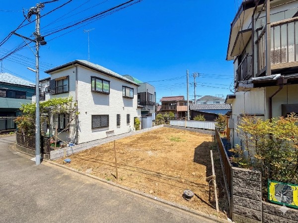 外観:四季を通じて自然と触れ合えるスポットが周辺には盛りだくさん！お散歩やジョギング、週末のご家族での遊びに最適です。暮らしの夢を育む理想の住まいがここにはあります。