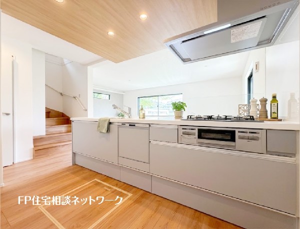 【キッチン】  本画像はAIがCGで家具を作成しており、実際の現地に家具は設置されておりません。また、販売価格に家具等は含まれておりません。