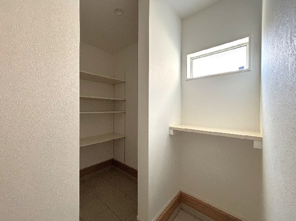 ご家族全員の靴はもちろん、お子様のおもちゃやベビーカー、パパのゴルフバック、カー用品などかさ張る物もスッキリまとめておしまい頂けます。