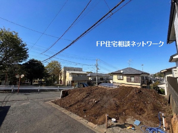 外観:第一種低層住居専用地域の良好な住環境が保たれたエリア。採光や開放性に恵まれ、空が広く緑の多い閑静な趣を感じる環境です。