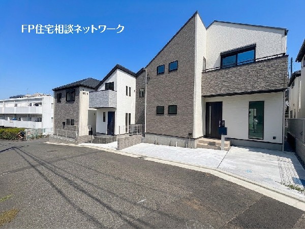 外観:【類似外観同仕様】施工例のため分譲中の建物とは外壁、屋根開口部等の形状・仕様が異なります