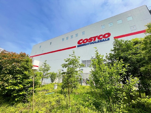 周辺環境:コストコホールセール 川崎倉庫店　(食料雑貨や電化製品など、幅広い品目をまとめ売りする会員制倉庫型店。)