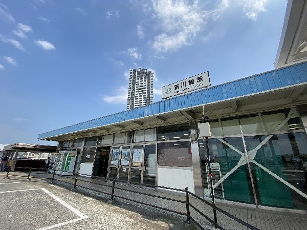 周辺環境:新川崎駅(横須賀線と湘南新宿ラインが乗り入れる、利便性の高い駅です。生活に必要な施設も充実しており、近年住みよい街として人気が高まっています。)