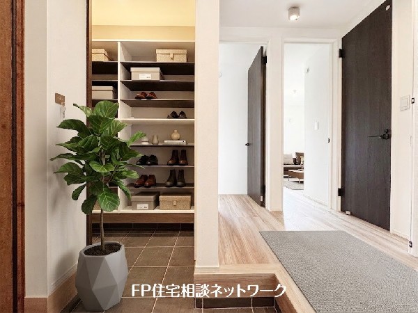 ■玄関■本画像はAIがCGで家具作成しており、実際の現地に家具は設置されておりません。また、販売価格に家具、小物等は含まれておりません。