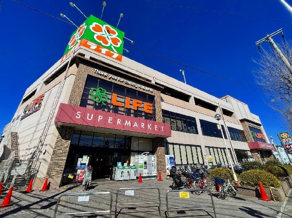 周辺環境:ライフ子母口店　(営業時間は9時30分～24時。駐車場145台完備。イートインスペースにキッズスペースも完備しています！)