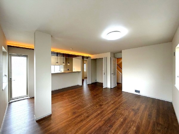 家族の一体感を感じられる広々としたスペース。家族と過ごす時間を大切にする方にピッタリのゆとりの住空間です。