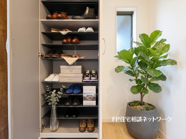 ■玄関■本画像はAIがCGで家具作成しており、実際の現地に家具は設置されておりません。また、販売価格に家具、小物等は含まれておりません。