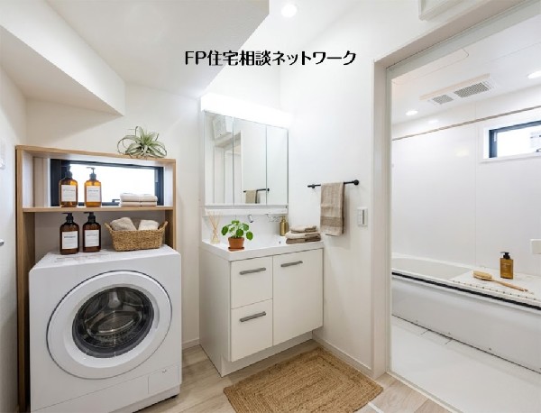 同仕様設備：【浴室洗面室】  本画像はAIがCGで家具を作成しており、実際の現地に家具は設置されておりません。また、販売価格に家具等は含まれておりません。