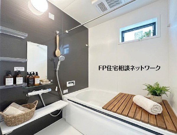 同仕様設備：【浴室】  本画像はAIがCGで小物を作成しており、実際の現地に小物は設置されておりません。また、販売価格に小物等は含まれておりません。
