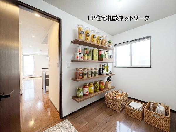 【洋室│4.8帖】  本画像はAIがCGで家具・小物を作成しており、実際の現地に家具・小物は設置されておりません。また、販売価格に家具・小物等は含まれておりません。