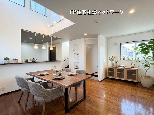 【LDK│15.5帖】  本画像はAIがCGで家具を作成しており、実際の現地に家具は設置されておりません。また、販売価格に家具等は含まれておりません。