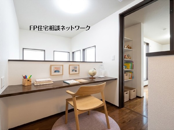 【3階デスク】  本画像はAIがCGで家具・小物を作成しており、実際の現地に家具・小物は設置されておりません。また、販売価格に家具・小物等は含まれておりません。