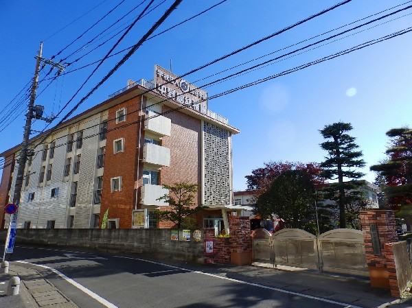 周辺環境:中野島幼稚園(豊かな自然に囲まれ、園舎・園庭から子供たちの元気な声が聞こえてきます。できることが増えていく、お子様の成長が楽しみです。)