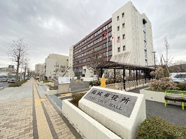 周辺環境:市役所(稲城市役所は流石に便利です。特にお子様が小さいうちは何かと役所に行く用事があります。)