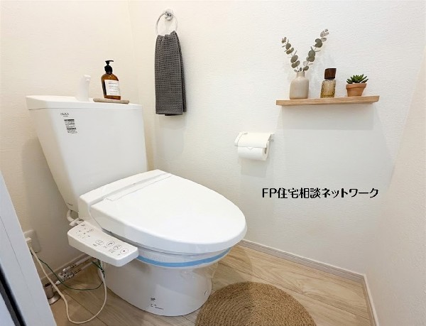 【トイレ】  本画像はAIがCGで小物を作成しており、実際の現地に小物は設置されておりません。また、販売価格に小物等は含まれておりません。