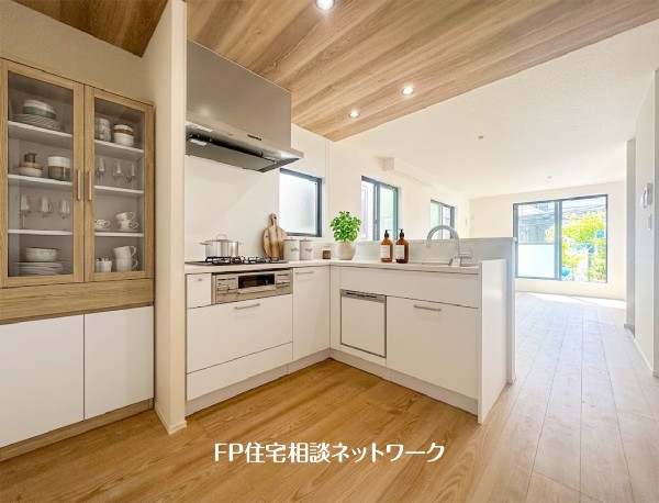 【キッチン】  本画像はAIがCGで家具を作成しており、実際の現地に家具は設置されておりません。また、販売価格に家具等は含まれておりません。