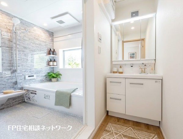【浴室洗面室】  本画像はAIがCGで家具を作成しており、実際の現地に家具は設置されておりません。また、販売価格に家具等は含まれておりません。