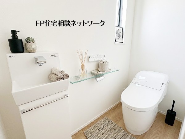 【トイレ】  本画像はAIがCGで小物を作成しており、実際の現地に小物は設置されておりません。また、販売価格に小物等は含まれておりません。